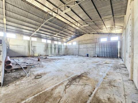 Lote de terreno de 60841m2 com armazém de 1200m2, em Pelariga, Pombal, Leiria