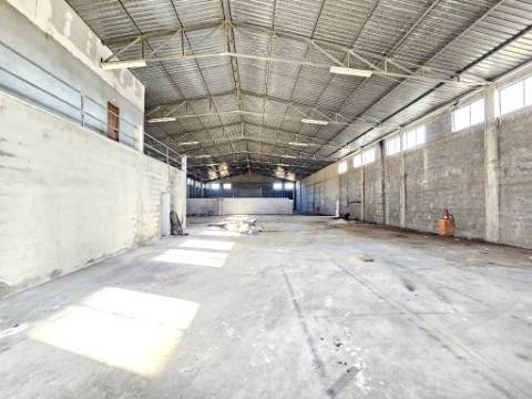 Armazém de 1200m2 em lote de 60841m2, em Pelariga, Pombal, Leiria
