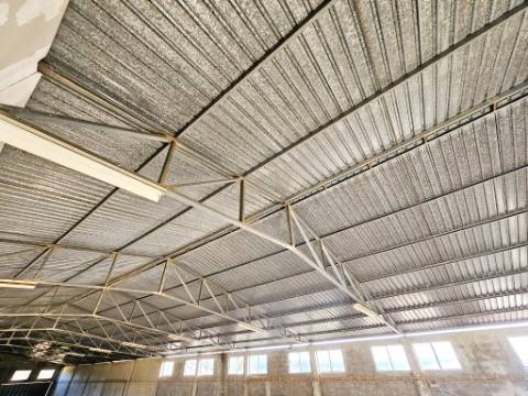 Armazém de 1200m2 em lote de 60841m2, em Pelariga, Pombal, Leiria