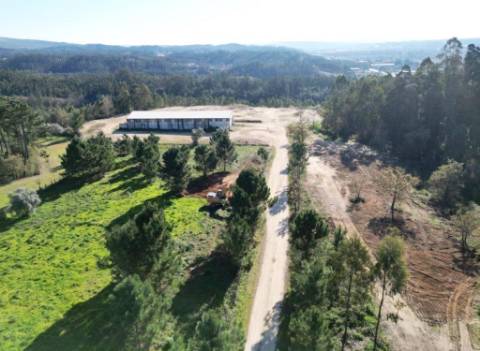 Armazém de 1200m2 em lote de 60841m2, em Pelariga, Pombal, Leiria