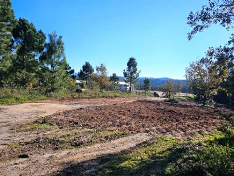 Armazém de 1200m2 em lote de 60841m2, em Pelariga, Pombal, Leiria