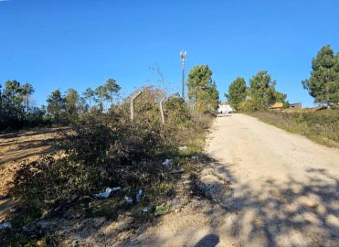 Armazém de 1200m2 em lote de 60841m2, em Pelariga, Pombal, Leiria
