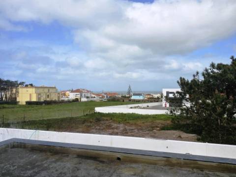 Nova moradia T3 com piscina, vistas mar, junto praias, em Santa Cruz, Torres Vedras