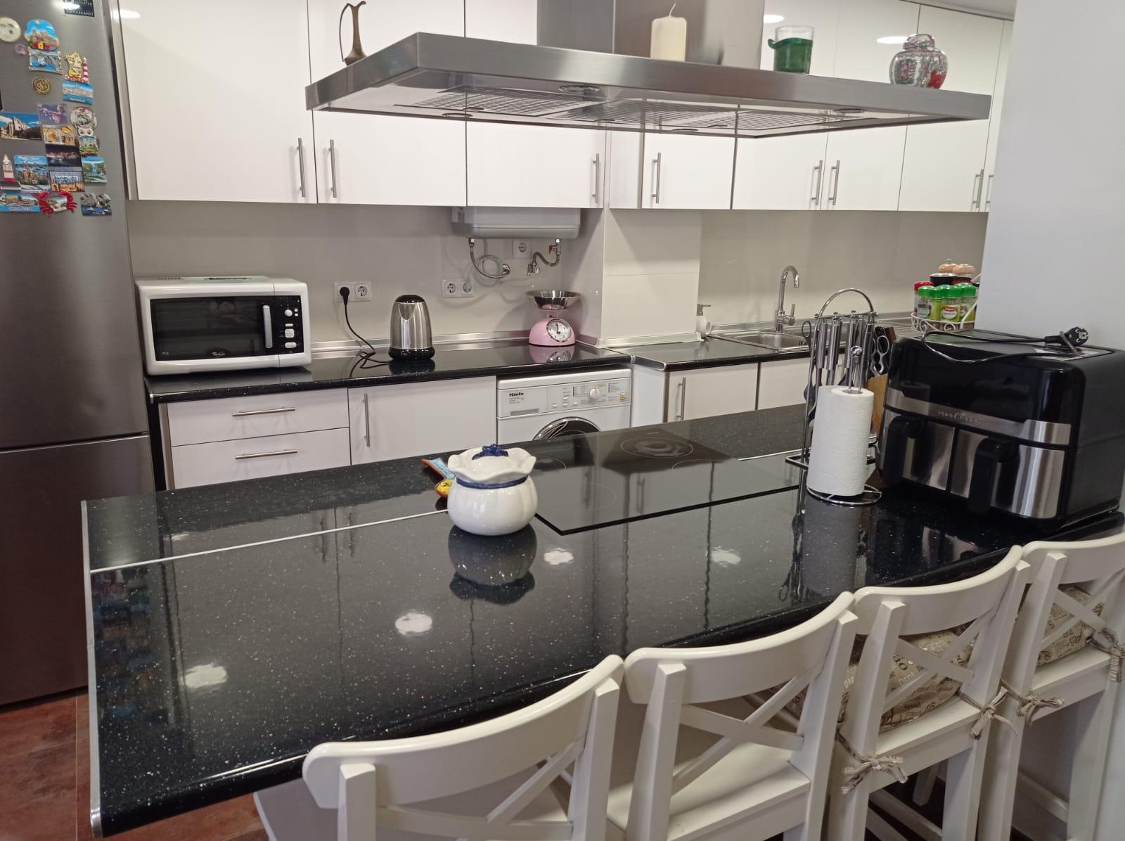 Apartamento T4, renovado, na Avenida do Brasil - Lisboa