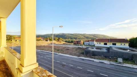 Moradia inacabada em Valado dos Frades, Nazaré