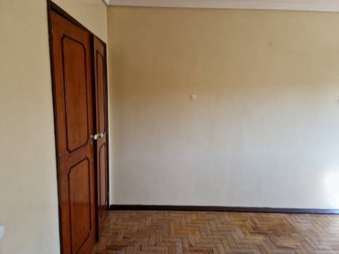 Apartamento T3 na Pontinha, Lisboa
