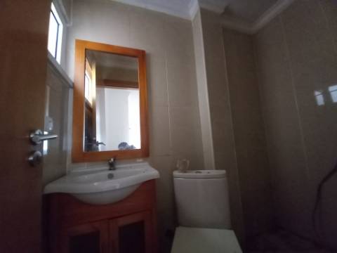Apartamento T2 renovado no Bairro da Torre em Cascais