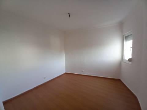 Apartamento T2 renovado no Bairro da Torre em Cascais