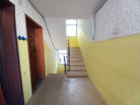 Apartamento T2 renovado no Bairro da Torre em Cascais
