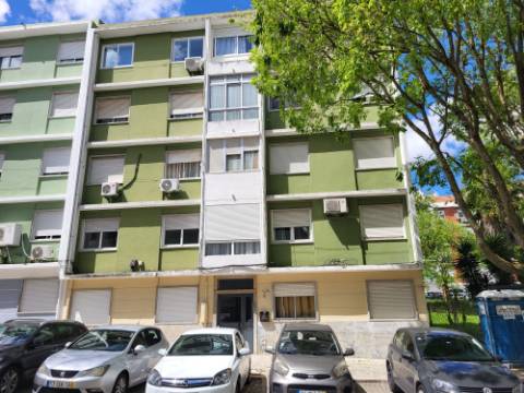 Apartamento T2 em Benfica