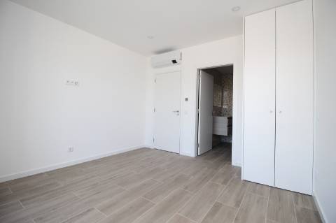 Nova Moradia T4 em Tavira - Conforto e Elegância