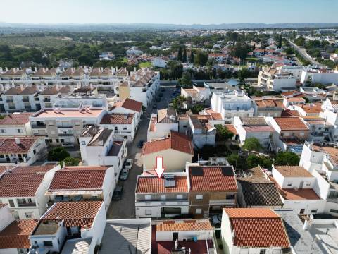Moradia Algarvia Renovada no Coração de Cabanas de Tavira A Pé da Ria e da Praia