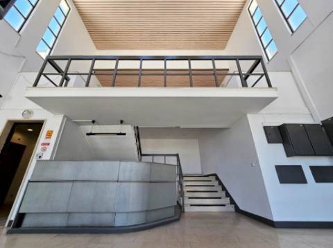 Espaçoso e funcional escritório com 600m2, em Carnaxide, Oeiras