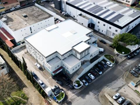 Espaçoso e funcional escritório com 600m2, em Carnaxide, Oeiras