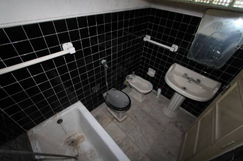 Apartamento T6+ 1, para remodelação total, na Rua Pascoal de Melo - Estefânia, Lisboa