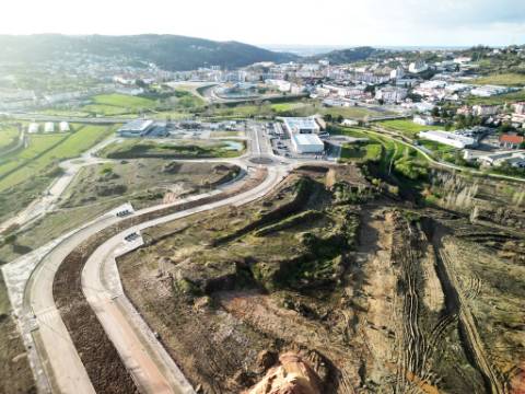 Novo apartamento T2, terraço e garagem box, junto ao centro Alcobaça