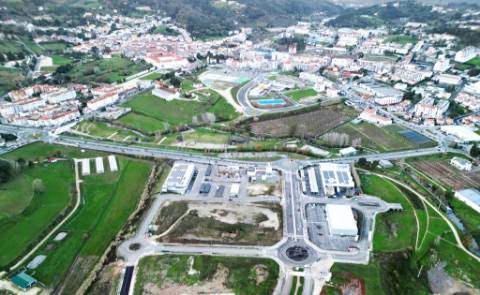 Novo apartamento T2, terraço e garagem box, junto ao centro Alcobaça