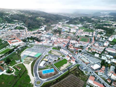 Novos apartamentos T3, varandas e garagem box, junto ao centro Alcobaça