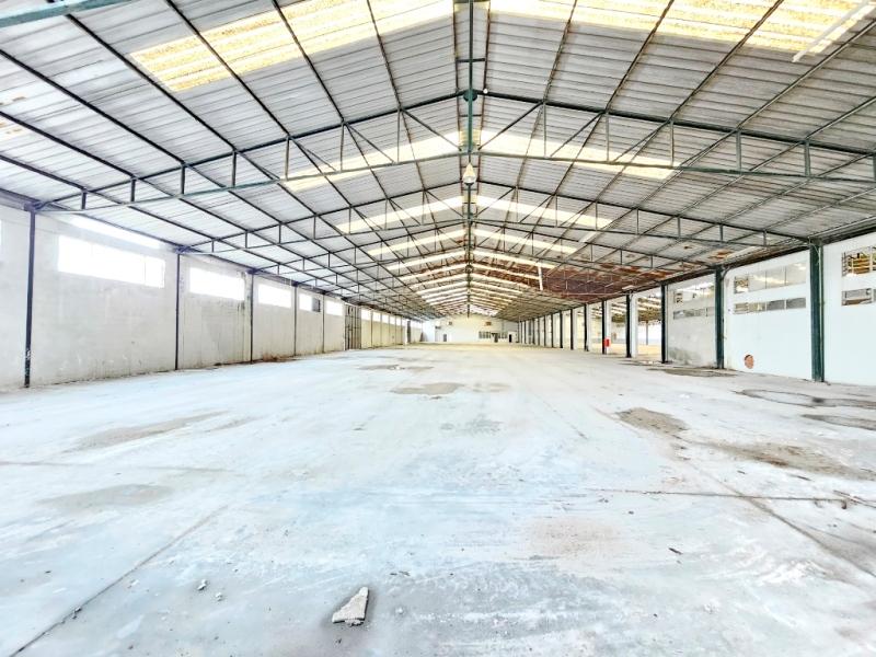 Armazém Industrial com 12.000m2, em Torres Novas, Santarém