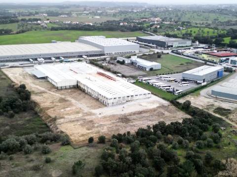 Armazém Industrial com 12.000m2, em Torres Novas, Santarém