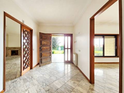 Moradia T5, piscina, e armazém, em Novais, Famalicão