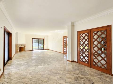 Moradia T5, piscina, e armazém, em Novais, Famalicão