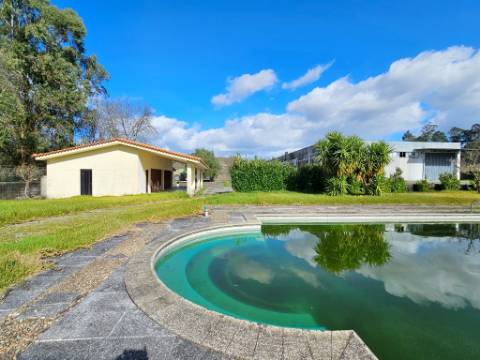 Moradia T5, piscina, e armazém, em Novais, Famalicão