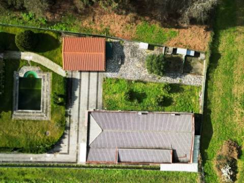 Moradia T5, piscina, e armazém, em Novais, Famalicão