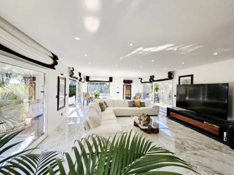Magnifica moradia T4 com piscina na Urbanização Aroeira, em Santo Estevão
