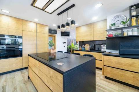 Magnifica moradia T4 com piscina na Urbanização Aroeira, em Santo Estevão