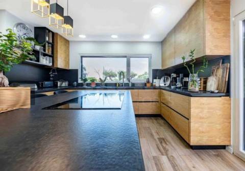 Magnifica moradia T4 com piscina na Urbanização Aroeira, em Santo Estevão