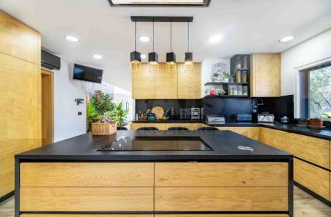 Magnifica moradia T4 com piscina na Urbanização Aroeira, em Santo Estevão