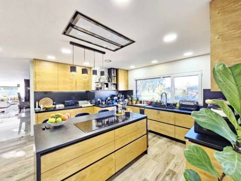 Magnifica moradia T4 com piscina na Urbanização Aroeira, em Santo Estevão