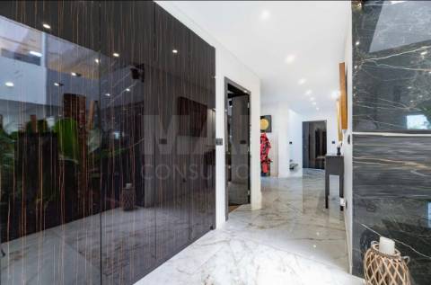 Magnifica moradia T4 com piscina na Urbanização Aroeira, em Santo Estevão