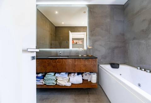 Magnifica moradia T4 com piscina na Urbanização Aroeira, em Santo Estevão