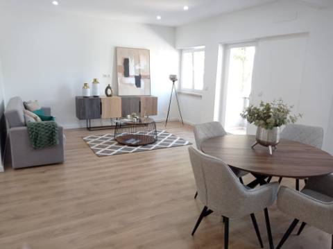 Apartamento T3 - totalmente remodelado, em Benfica