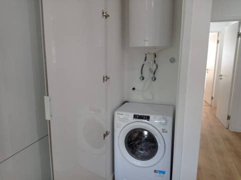 Apartamento T3 - totalmente remodelado, em Benfica