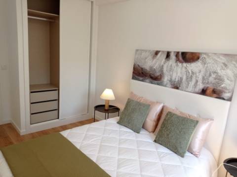 Apartamento T3 - totalmente remodelado, em Benfica