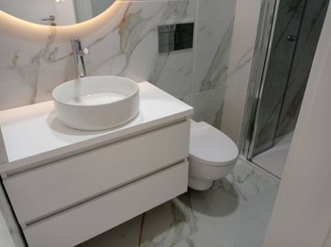 Apartamento T3 - totalmente remodelado, em Benfica