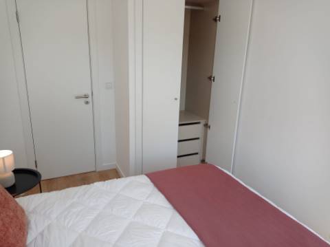 Apartamento T3 - totalmente remodelado, em Benfica