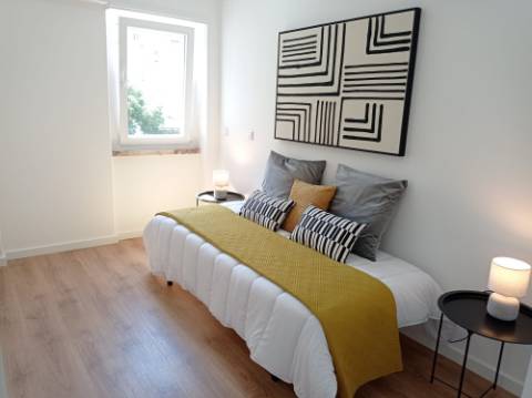 Apartamento T3 - totalmente remodelado, em Benfica