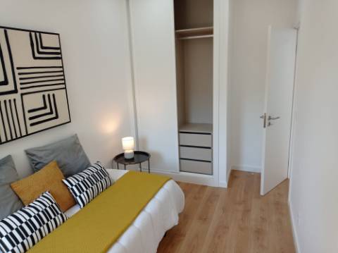 Apartamento T3 - totalmente remodelado, em Benfica
