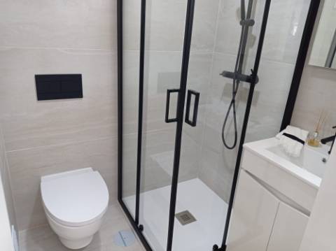 Apartamento T3 - totalmente remodelado, em Benfica