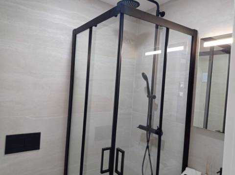 Apartamento T3 - totalmente remodelado, em Benfica