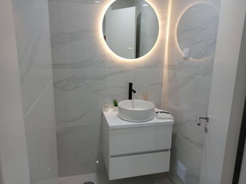 Apartamento T3 - totalmente remodelado, em Benfica