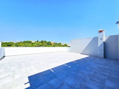 Apartamento T4 novo com 154,03m2, terraços no topo, garagem para 3 viaturas