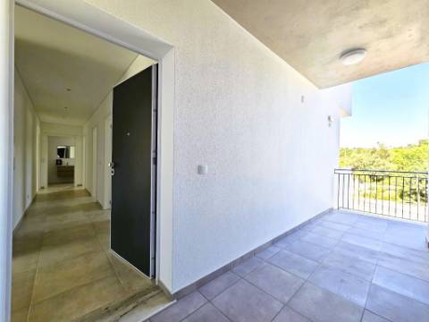 Apartamento T4 novo com 154,03m2, terraços no topo, garagem para 3 viaturas