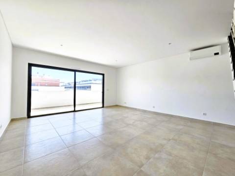 Apartamento T4 novo com 154,03m2, terraços no topo, garagem para 3 viaturas