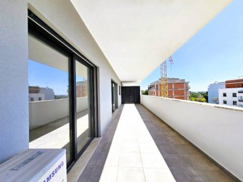 Apartamento T4 novo com 154,03m2, terraços no topo, garagem para 3 viaturas