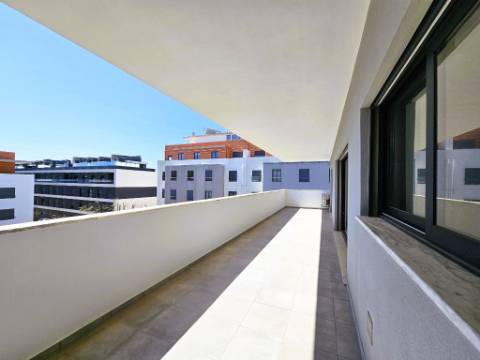 Apartamento T4 novo com 154,03m2, terraços no topo, garagem para 3 viaturas